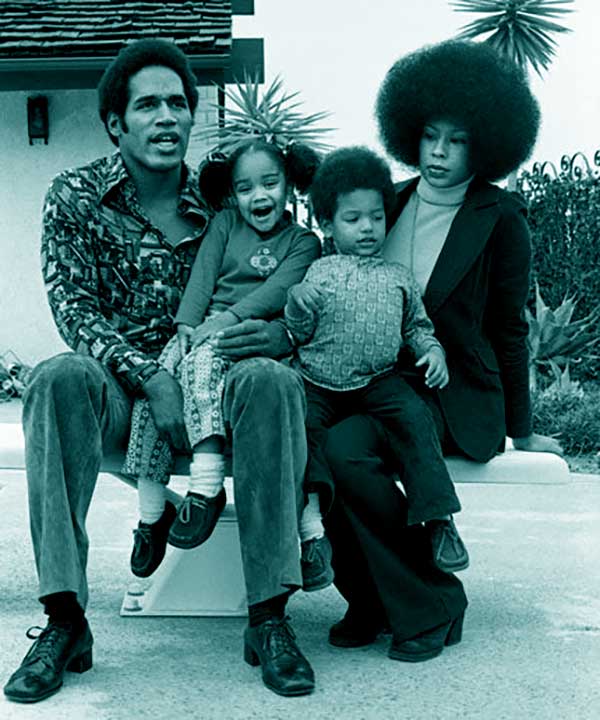 Image of Caption: Aaren with her father O.J. Simpson, mother Marguerite and with her brother