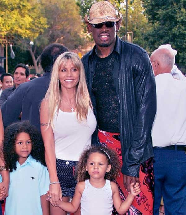 Image of Michelle Moyer with her husband Dennis Rodman along with thier kids