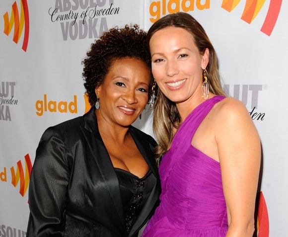 Image of renowned artist, Wanda Sykes and her wife